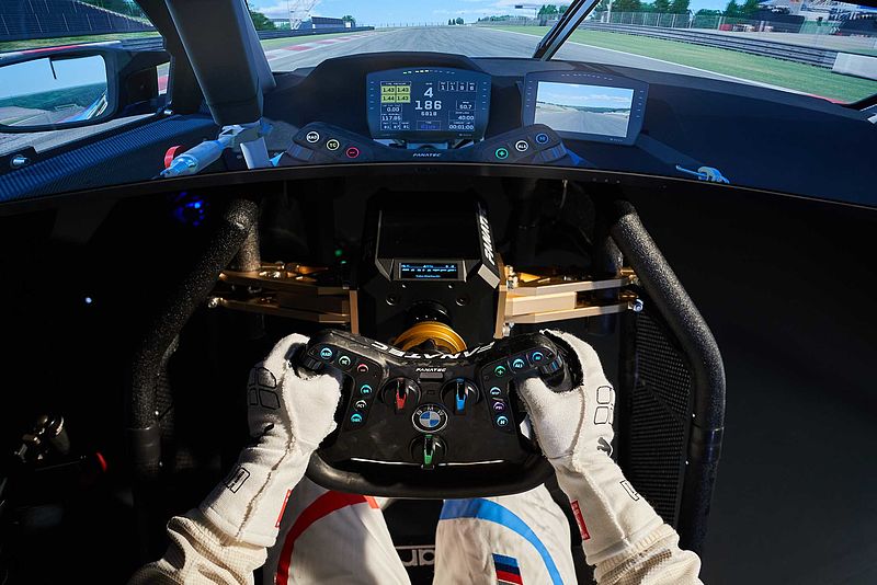 „Fusion: Motorsport meets SIM Racing“: Dokumentation über die Entwicklung des BMW M4 GT3 Lenkrads.