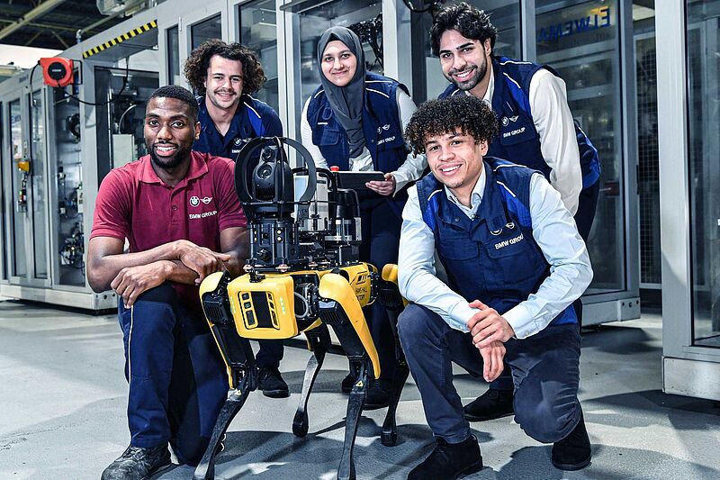 „Brav, SpOTTO“: Robo-Dog scannt und überwacht Produktionsanlagen im BMW Group Werk Hams Hall