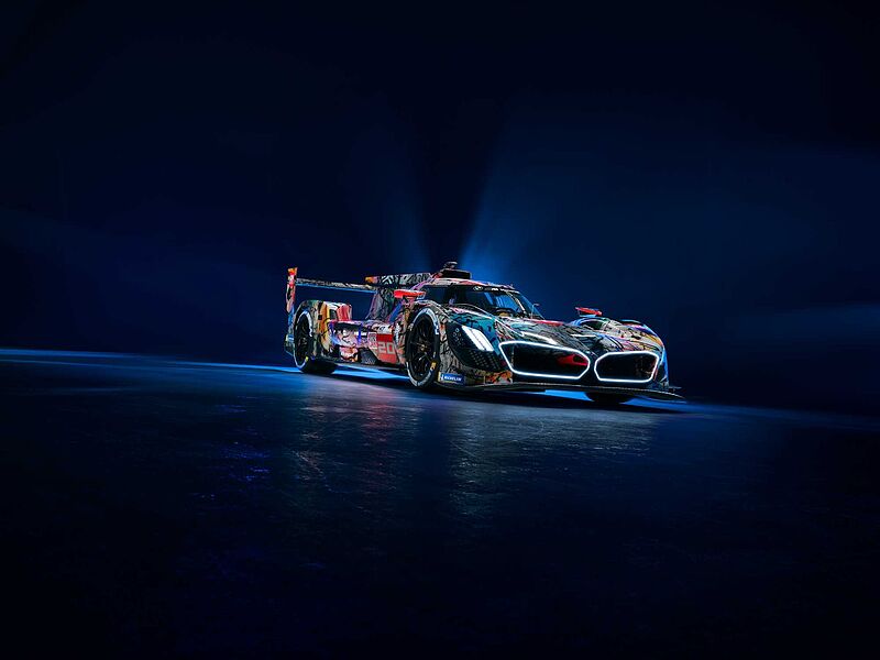 Weltpremiere in Paris: Das BMW M Hybrid V8 Art Car von Julie Mehretu für die 24 Stunden von Le Mans.