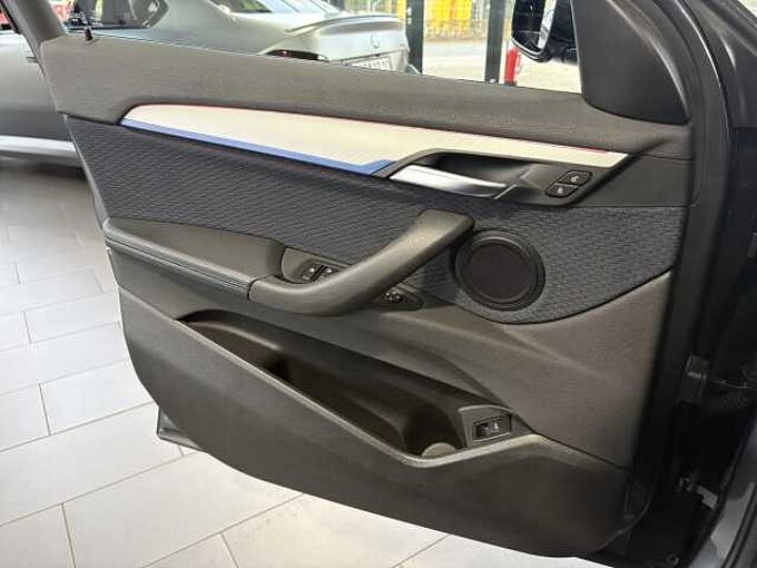 BMW X2 sDrive18i M-Sport / LED / Aut.