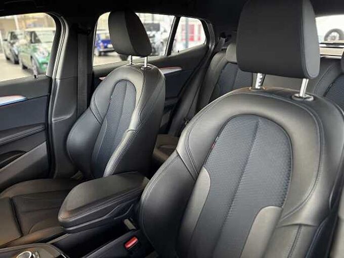 BMW X2 sDrive18i M-Sport / LED / Aut.