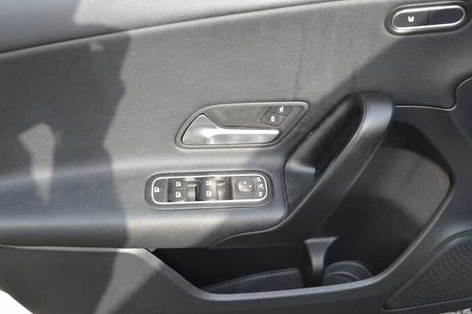 Mercedes-Benz A180 Autom. Navi.Sports.