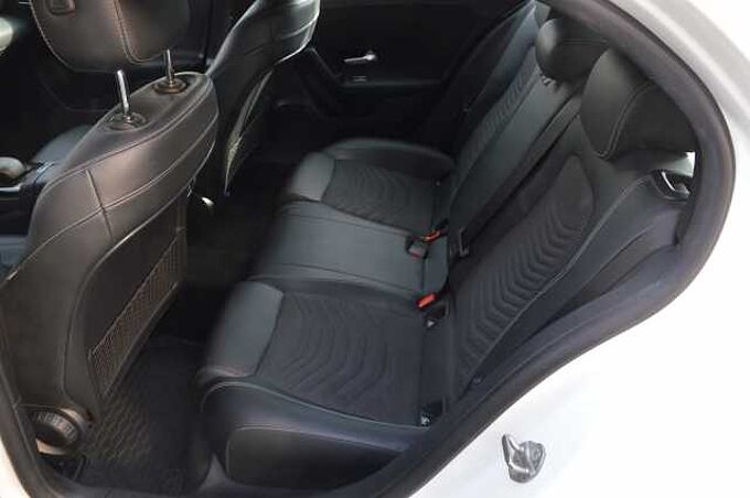 Mercedes-Benz A180 Autom. Navi.Sports.