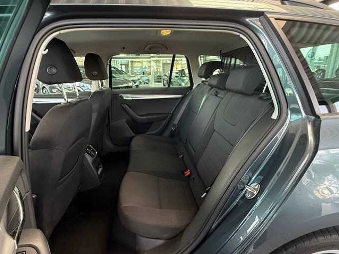 SKODA Octavia Combi Style NAVI/AHK/Klimaaut/LM