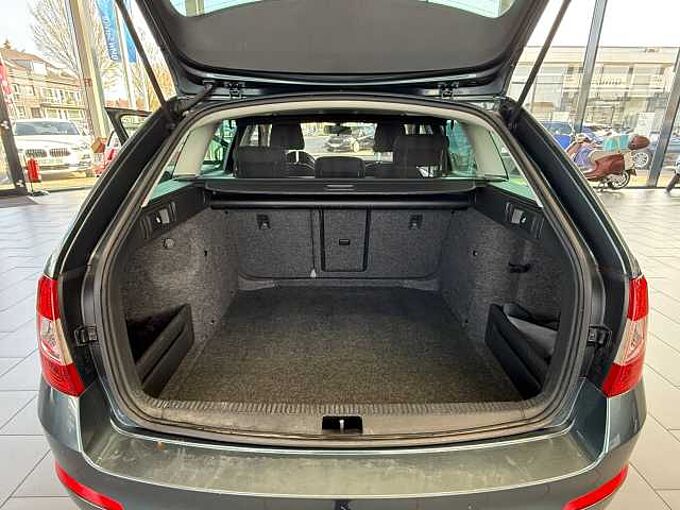 SKODA Octavia Combi Style NAVI/AHK/Klimaaut/LM