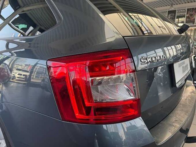 SKODA Octavia Combi Style NAVI/AHK/Klimaaut/LM