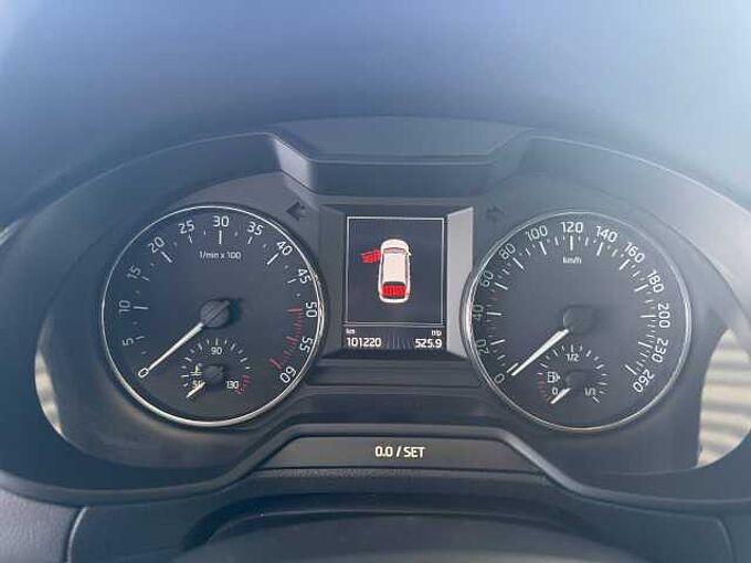 SKODA Octavia Combi Style NAVI/AHK/Klimaaut/LM