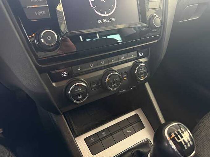 SKODA Octavia Combi Style NAVI/AHK/Klimaaut/LM