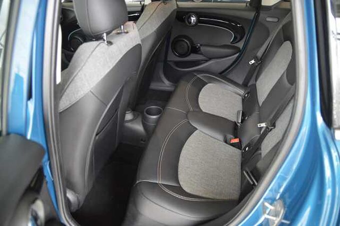 MINI ONE 5-T&Uuml;RER Pano,Navi