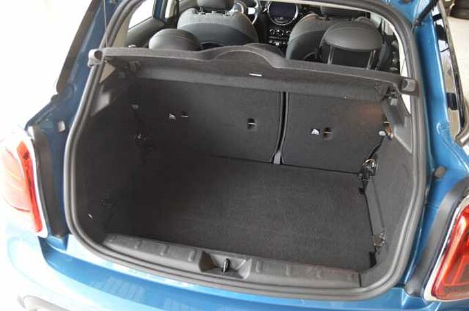 MINI ONE 5-T&Uuml;RER Pano,Navi