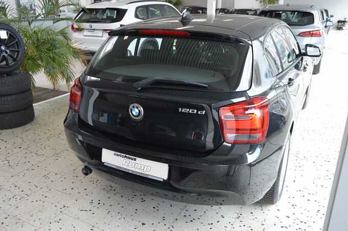 BMW 120d Sport Line LED, Navi, H&K SS