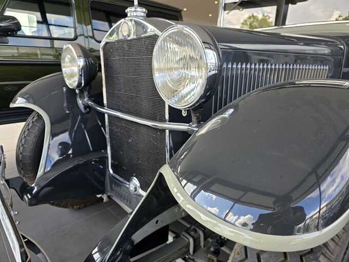 Mercedes-Benz Stuttgart 260 (W11) 