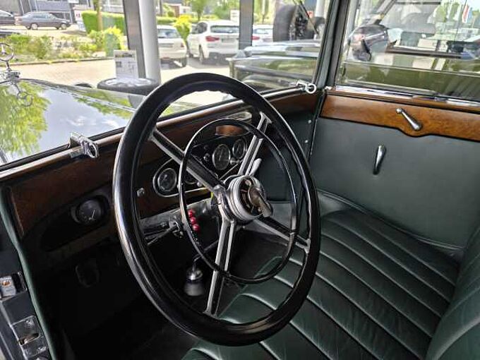 Mercedes-Benz Stuttgart 260 (W11) 