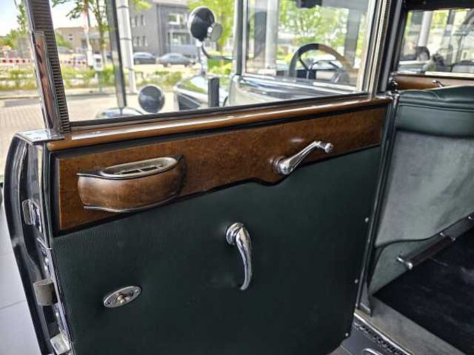Mercedes-Benz Stuttgart 260 (W11) 