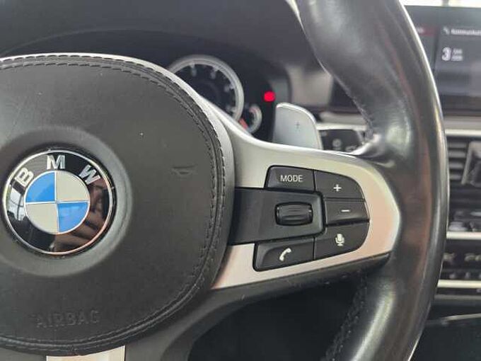 BMW 520d Touring Sport Line HUD/PANO/AHK/RFK/Adapt.LED