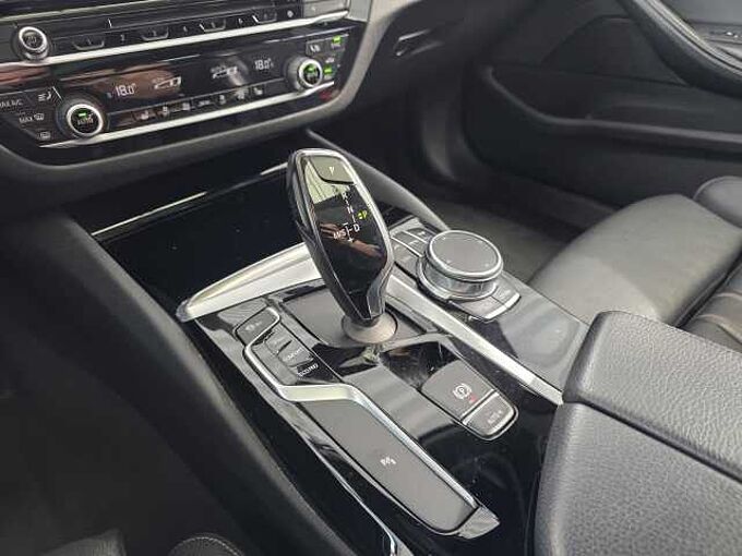 BMW 520d Touring Sport Line HUD/PANO/AHK/RFK/Adapt.LED