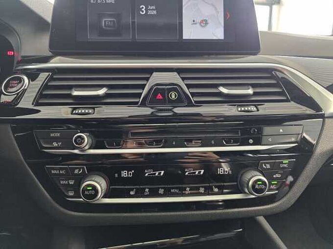 BMW 520d Touring Sport Line HUD/PANO/AHK/RFK/Adapt.LED