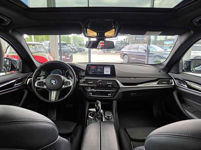 BMW 520d Touring Sport Line HUD/PANO/AHK/RFK/Adapt.LED