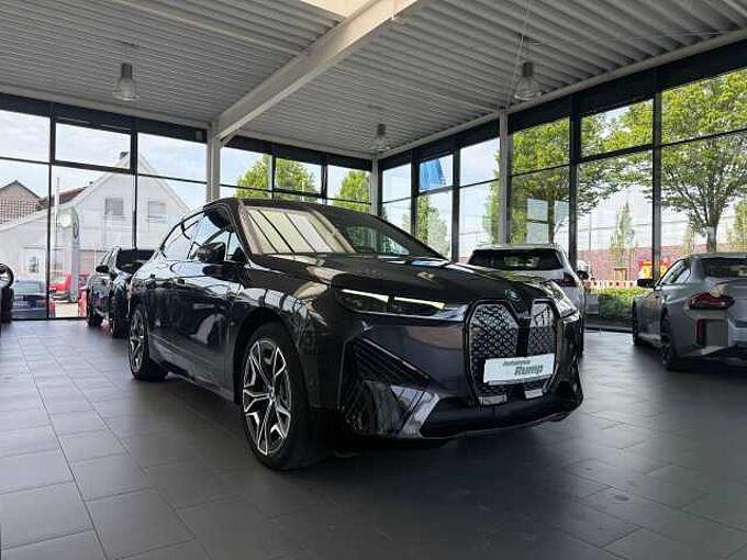 BMW iX xDrive50 Sportpaket/B&W/Drive.Prof./Luft