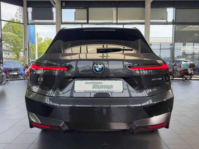 BMW iX xDrive50 Sportpaket/B&W/Drive.Prof./Luft