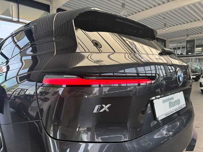 BMW iX xDrive50 Sportpaket/B&W/Drive.Prof./Luft