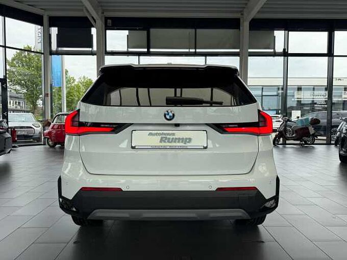 BMW X1 sDrive18i AHK,Adapt.LED,NAVI,RFK