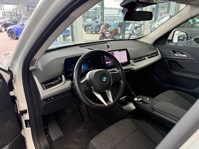 BMW X1 sDrive18i AHK,Adapt.LED,NAVI,RFK