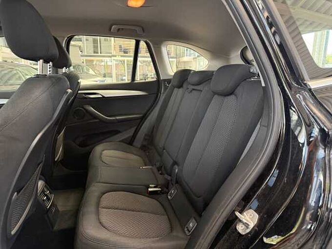 BMW X1 sDrive18i Advantage | LED| Navi | AHK 