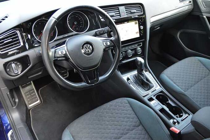 Volkswagen Golf VII Var. 1.5 TSI Auto. IQ.DRIVE AHK