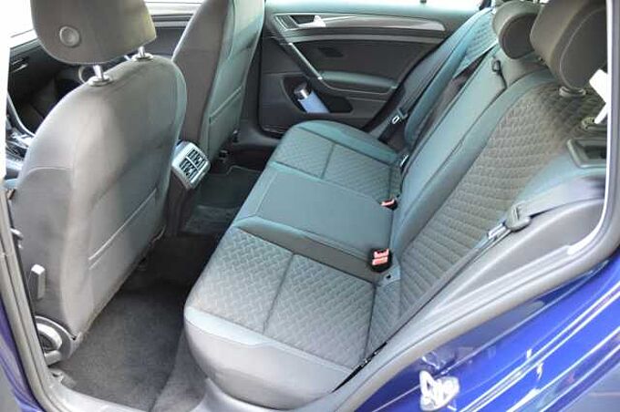 Volkswagen Golf VII Var. 1.5 TSI Auto. IQ.DRIVE AHK