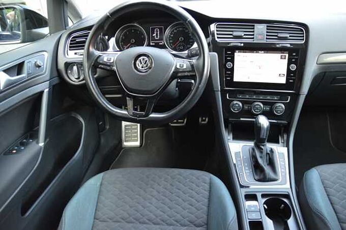 Volkswagen Golf VII Var. 1.5 TSI Auto. IQ.DRIVE AHK