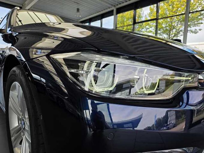 BMW 320d Sport Line AHK/HUD/Navi/Leder/RFK