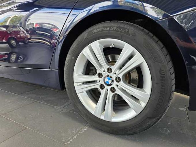 BMW 320d Sport Line AHK/HUD/Navi/Leder/RFK