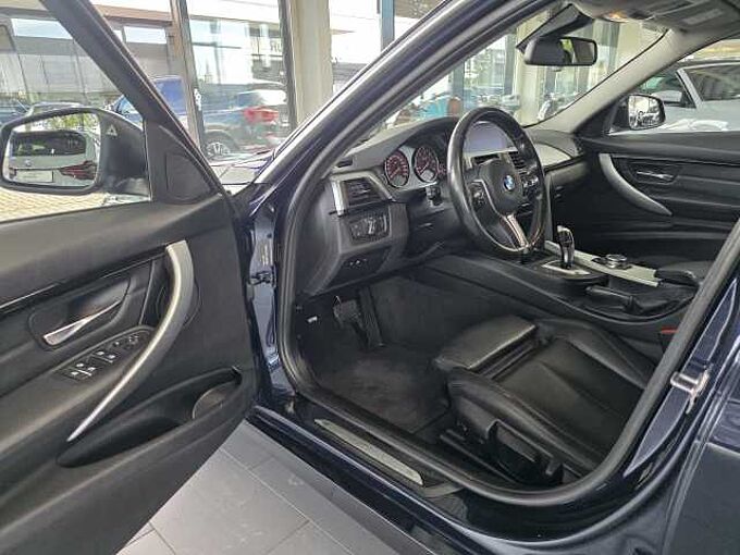 BMW 320d Sport Line AHK/HUD/Navi/Leder/RFK