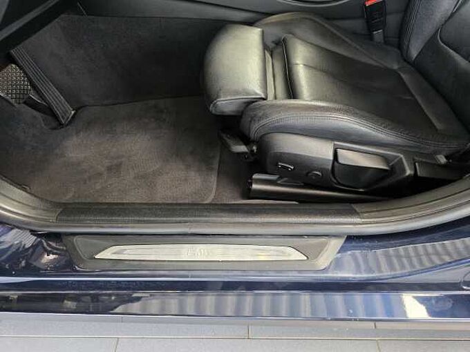 BMW 320d Sport Line AHK/HUD/Navi/Leder/RFK
