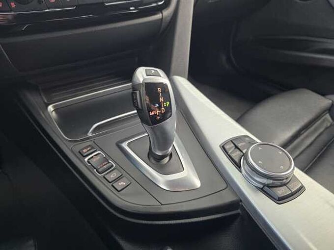 BMW 320d Sport Line AHK/HUD/Navi/Leder/RFK