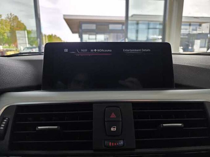 BMW 320d Sport Line AHK/HUD/Navi/Leder/RFK