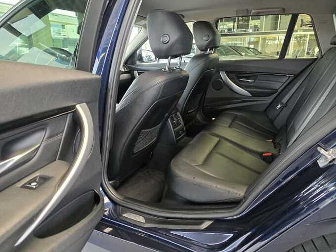 BMW 320d Sport Line AHK/HUD/Navi/Leder/RFK