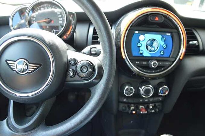 MINI ONE 3-T&Uuml;RER Navi, Apple CP