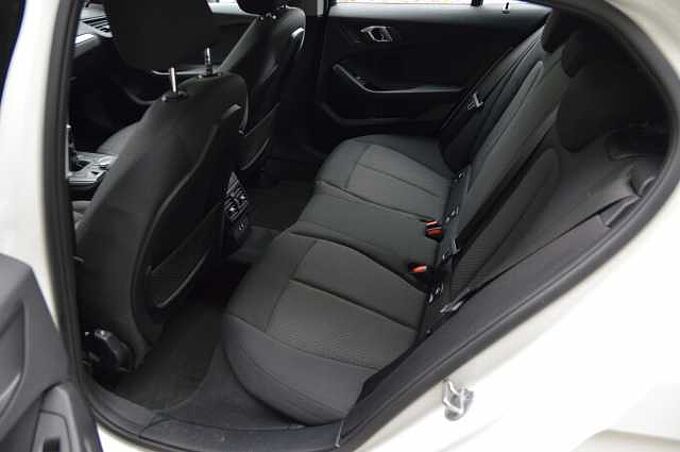 BMW 118i Advantage Sitzhzg. LM-F`17