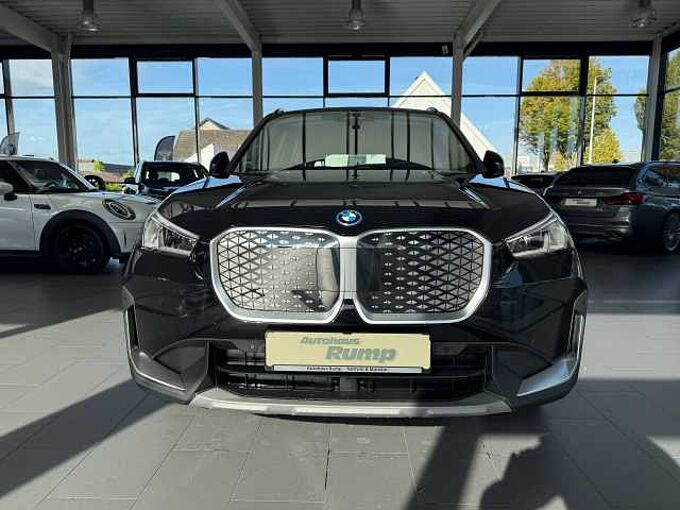 BMW iX1 eDrive20 | NAVI | KAMERA | PARKASSISTENT | SHZ