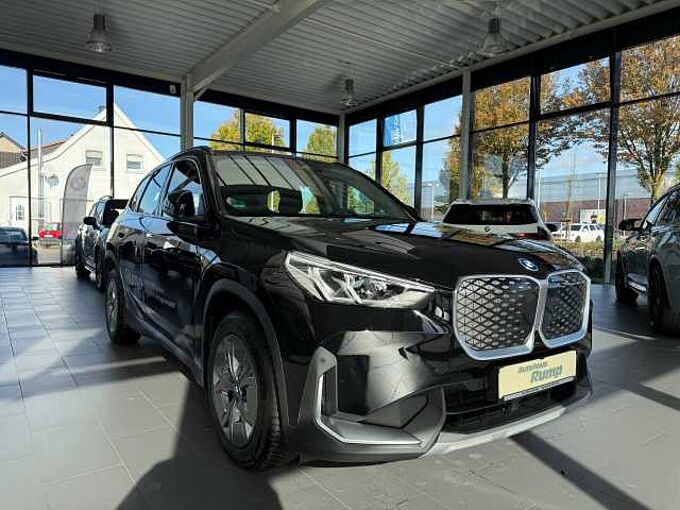 BMW iX1 eDrive20 | NAVI | KAMERA | PARKASSISTENT | SHZ