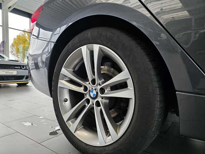 BMW 320i Sportline 1.Hand/Auto./Navi/AHK/Leder/RFK