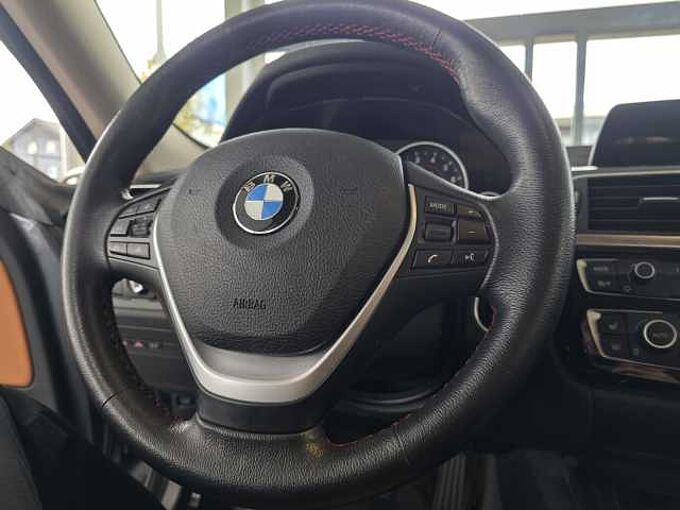 BMW 320i Sportline 1.Hand/Auto./Navi/AHK/Leder/RFK