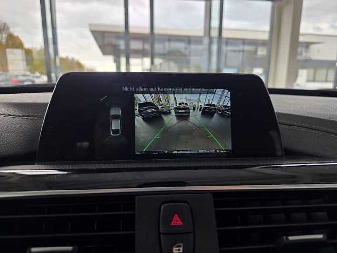 BMW 320i Sportline 1.Hand/Auto./Navi/AHK/Leder/RFK