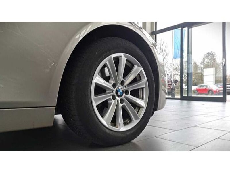 BMW 520 d Limousine  Navi /AHK / Memory / HUD / PDC