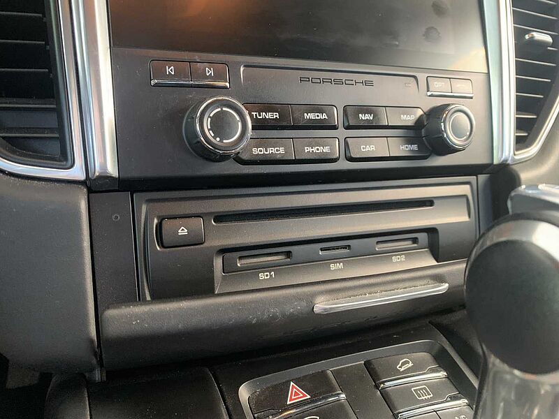 Porsche Macan Turbo | Export/-Händler | AHK/PANO/Standhz. /ACC