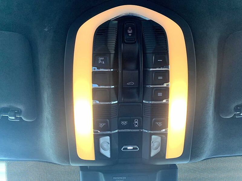 Porsche Macan Turbo | Export/-Händler | AHK/PANO/Standhz. /ACC