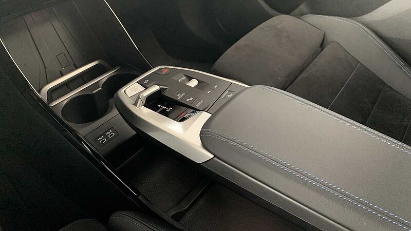 BMW 218i Active Tour. M-Sport NAVI/AHK/LM/H&K