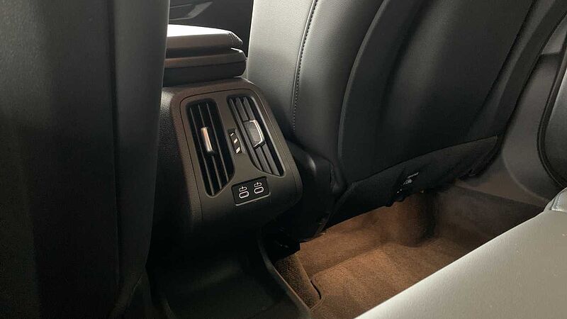 BMW 218i Active Tour. M-Sport NAVI/AHK/LM/H&K